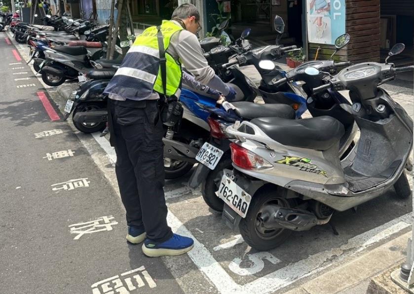 快新聞／一次得罪汽機車族？新北議員轟市府設收費陷阱　停車位也明顯不足