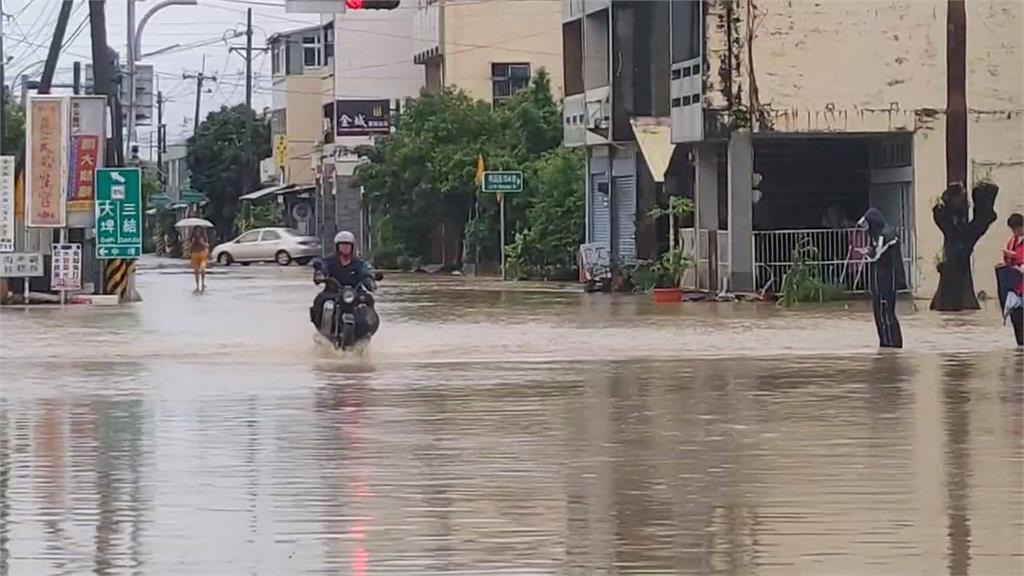 斗南竹管厝民宅坍塌　林內站軌道淹水啟動公路接駁