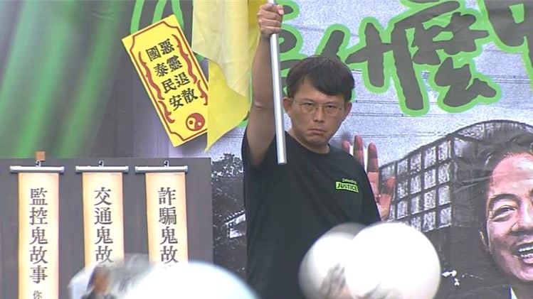 第一勇(影)／柯遭延押　他等著「併購」民眾黨？故事超勵志？
