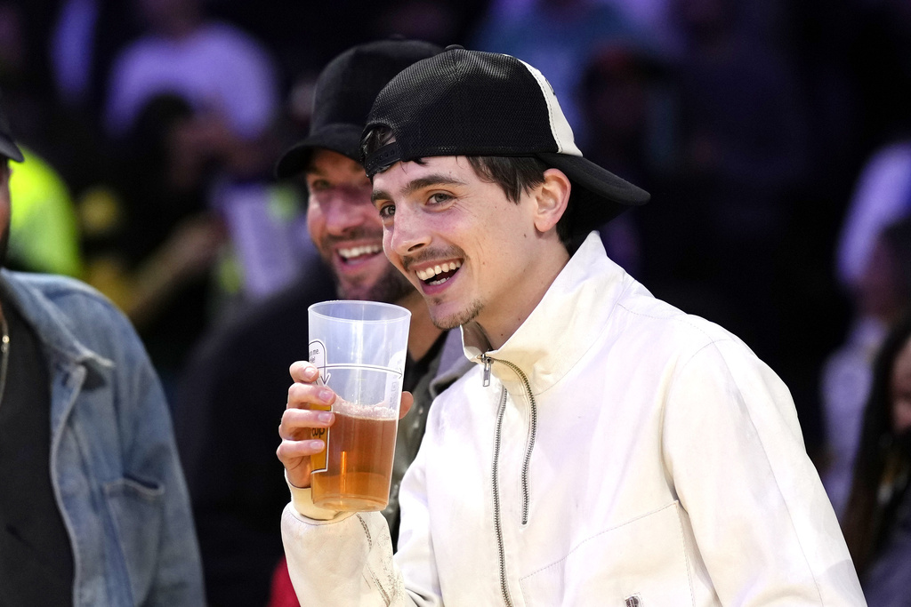NBA(影)／洛杉磯湖人戰尼克眾星雲集　甜茶、小鬼當家等明星都來看