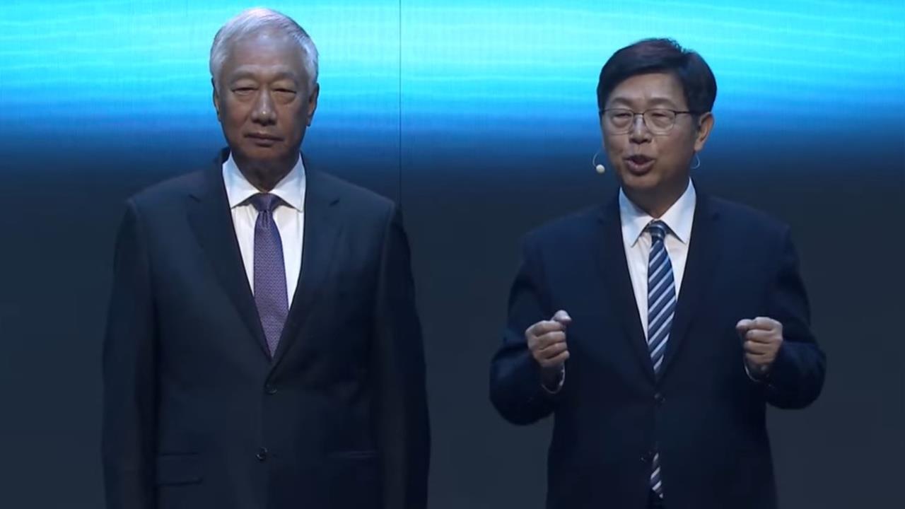 75歲郭台銘「一頭白髮」現身！同框劉揚偉「真實精神狀態」首度曝光