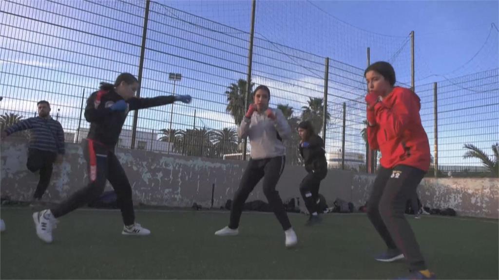「克莉芙」抱回拳擊奧運金牌　鼓舞阿爾及利亞女孩學拳擊