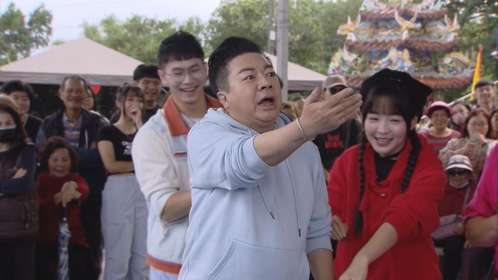 《綜藝大集合》董至成暴打胡瓜又踹椅！直擊「失控行為」觀眾全嚇傻