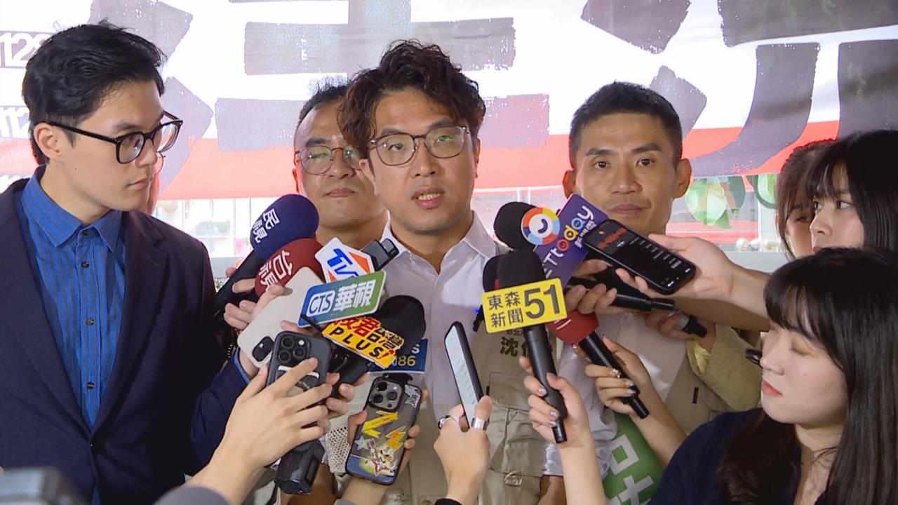 蔣萬安不會掃地？藍營民代「驚見1姿勢不忍提醒」　沈伯洋說話了