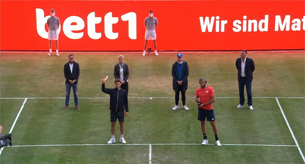 柏林網球表演賽迎觀眾 蒂姆男單逆轉奪冠