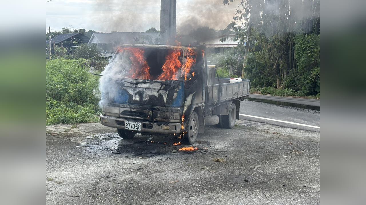 花蓮驚險火燒車意外! 疑車內高溫害行動電源燃燒