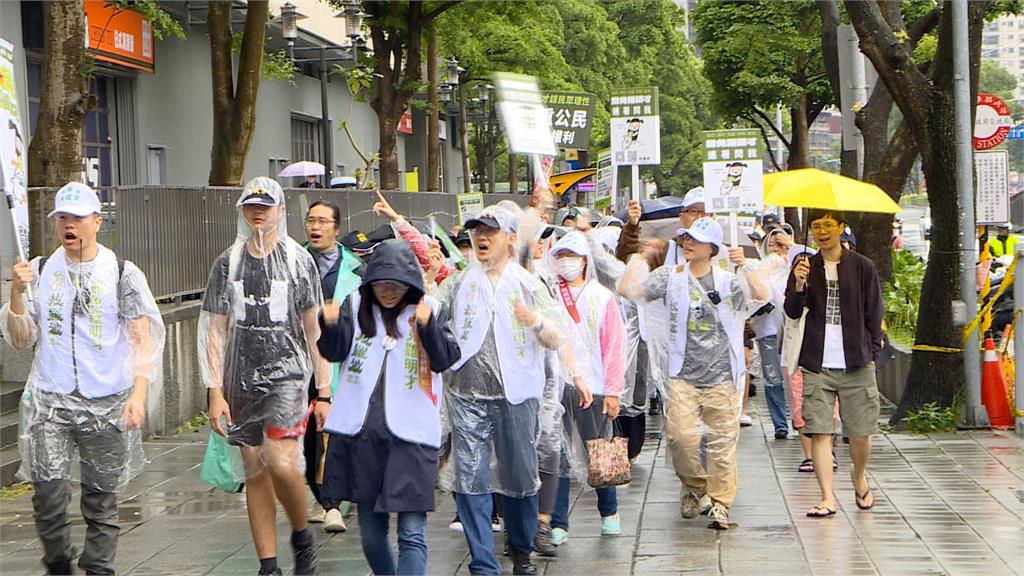 回敬羅明才！罷團「拔羅波遊行」大跳蘿蔔蹲