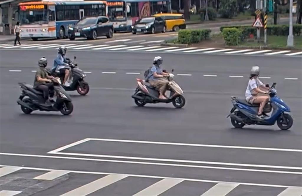 快新聞／險！北市計程車「煞車失靈」　運將急轉向側撞公車畫面曝