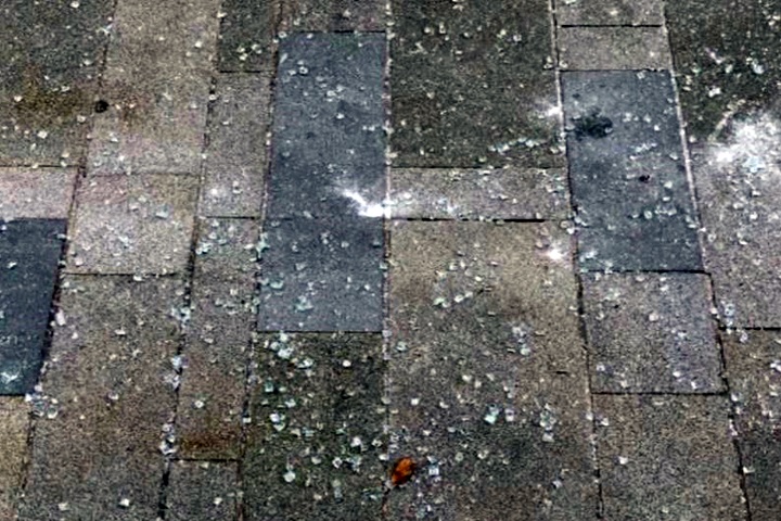 驚！玻璃帷幕爆  大樓天降玻璃雨