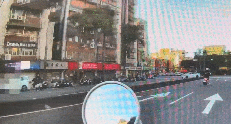 快新聞/信義區街頭上演「警匪追逐」 毒蟲闖紅燈狂飆撞3車下場曝