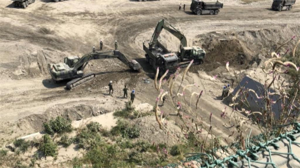 曾文水庫疏浚翻車　2軍人受傷送醫