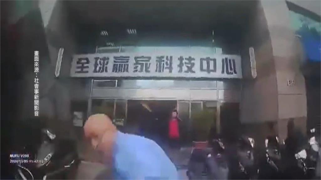 不讓我搭電梯？外送員槓大樓保全互毆　路人看傻：不要衝動啦