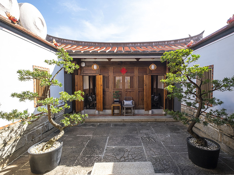 金門必住古厝|古寧歇心苑五星暖心體驗　石牆紅磚道賞星空電影