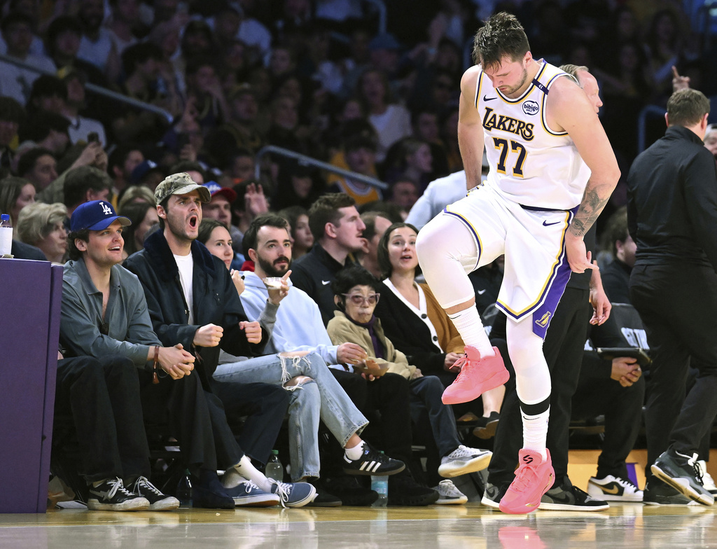 NBA(影)／Doncic迷蹤步戲耍KD砍3分　湖人射日成功中止連敗