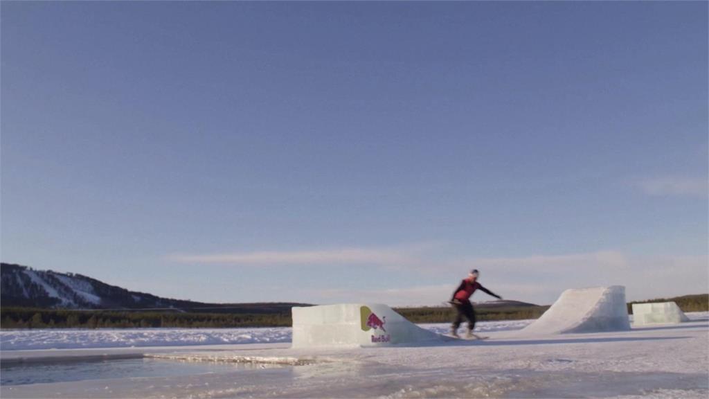 <em>北極圈</em>鑿冰挑戰寬板滑水　結合滑水、雪板、衝浪超刺激
