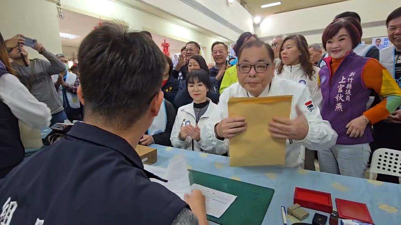 選竹縣長殺紅眼！陳見賢登記喊守規矩　徐欣瑩吐苦水：我很委屈