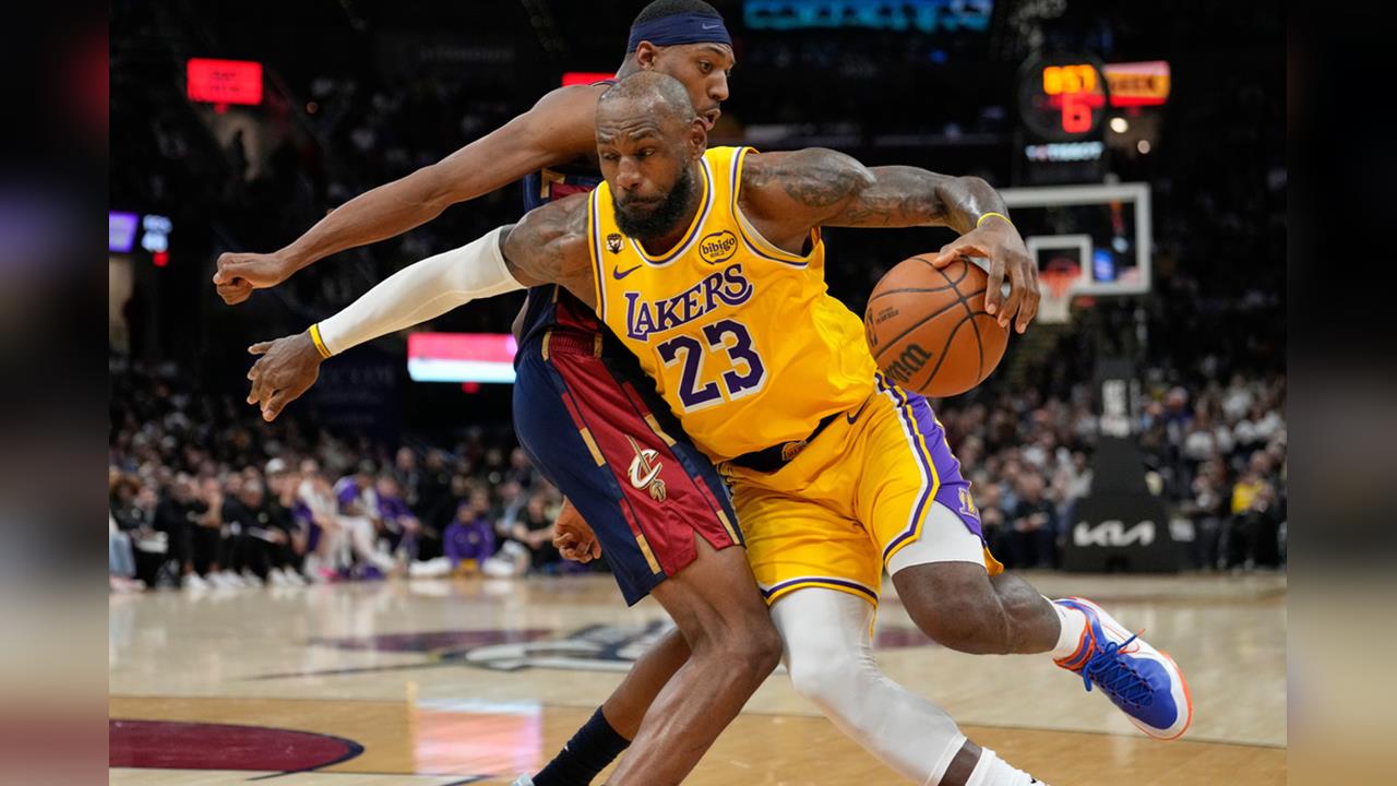 NBA(影)/詹皇父子都回克里夫蘭出賽!詹媽到場一次看到兒子和孫子