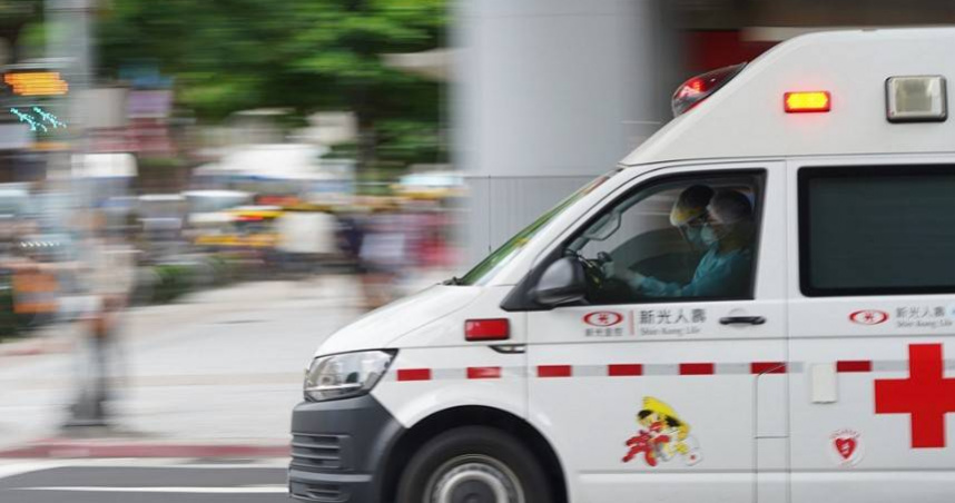 台中驚傳砍人案!42歲男酒後隨機傷人 「傷者背部插刀」逃超商求助