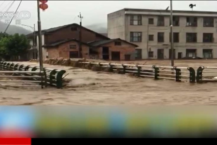 暴雨襲中國多地 北京174景區緊急關閉