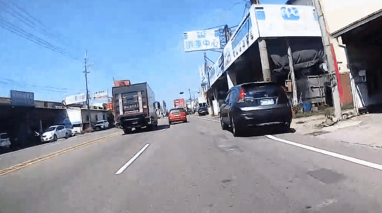 快新聞／稱「撿東西」逆向撞康橋學生　肇事駕駛車禍前「一路蛇行」搖晃畫面曝