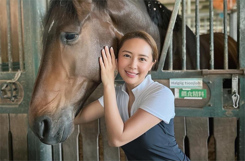 賴薇如騎馬爆衝重摔　就醫後傷勢曝光了