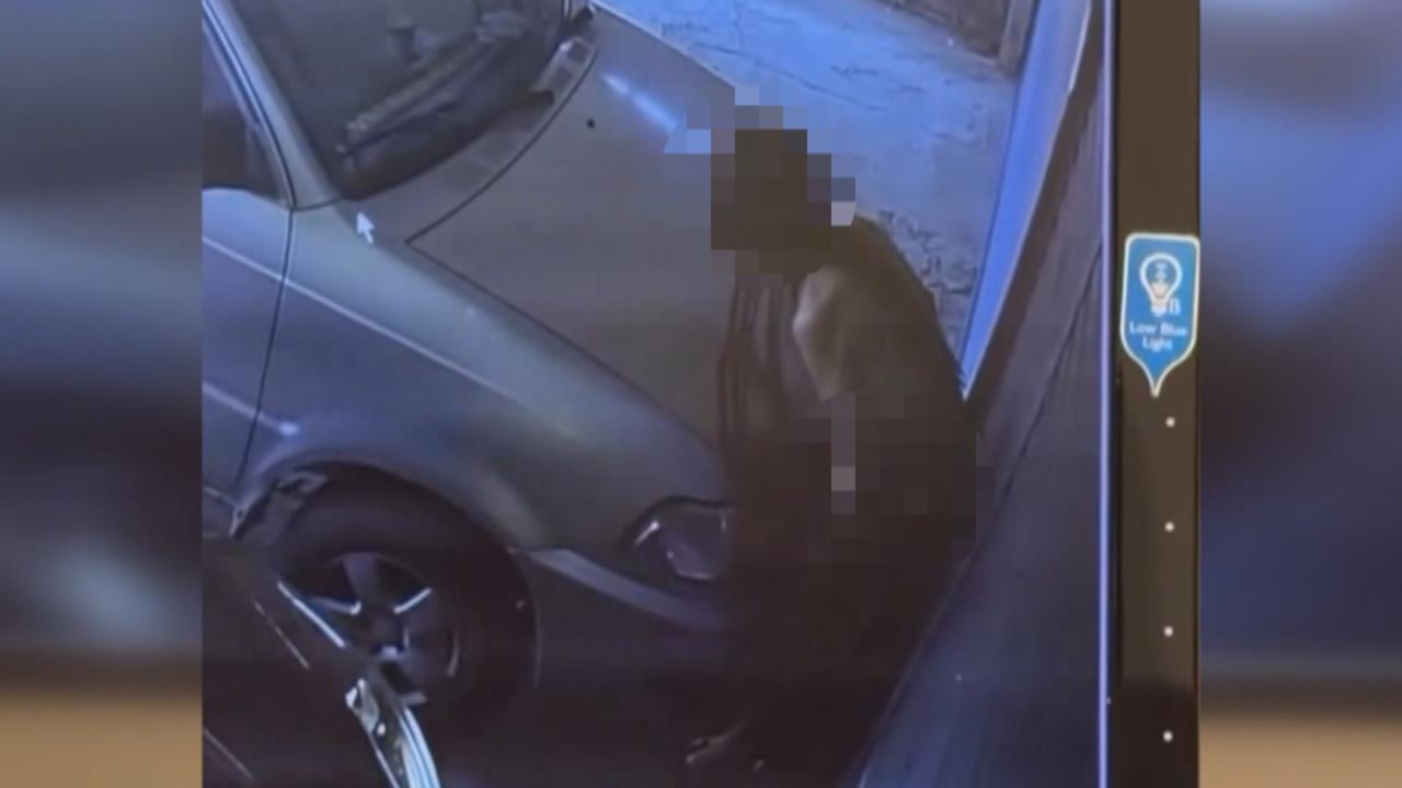 自己的車不待？稱天熱乘涼睡午覺　薄紗男行跡詭異趴車住戶嚇壞報警