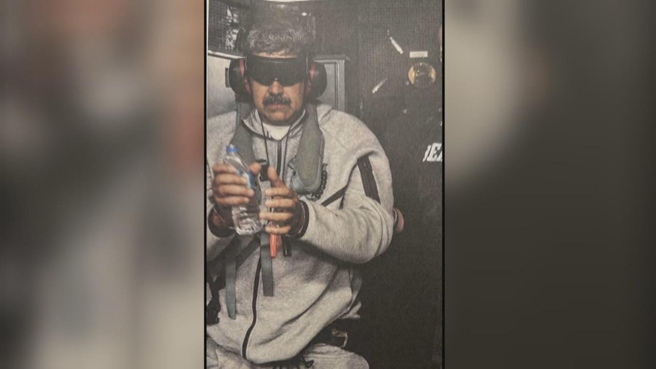 馬杜洛被活逮「上銬、蒙頭」押送紐約　川普：立即接管委國