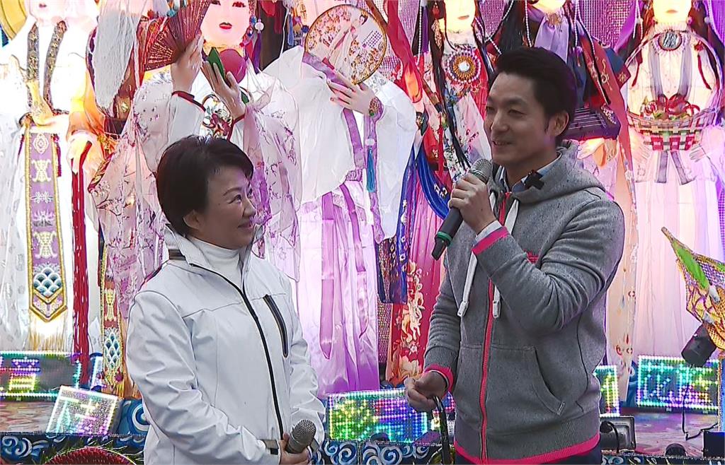 與台北市長蔣萬安看"撞臉花燈" 盧秀燕喊：「比我美多！」