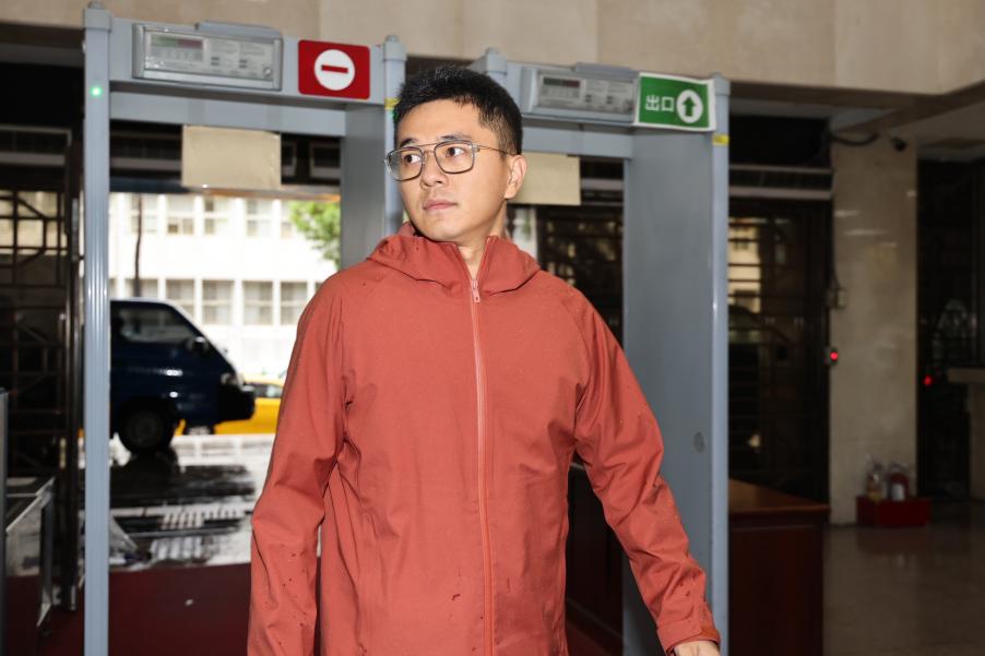 幕後／罷雙吳9成假！藍志工視衰抄到點眼藥水、崩潰　李孝亮抽菸逃過一劫