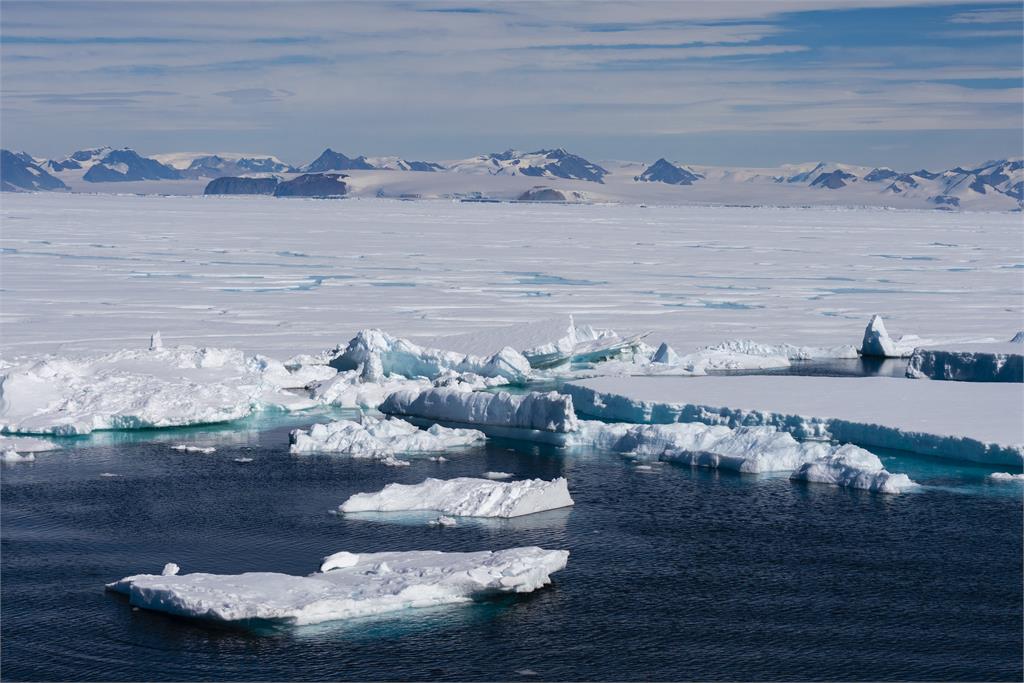 南極巨大冰山崩離！　面積跟大倫敦地區一樣大