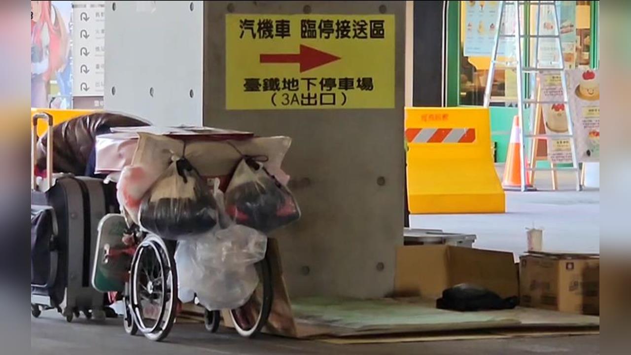 台中火車站新名產？　街友「就地露營」　議員要求有效管理