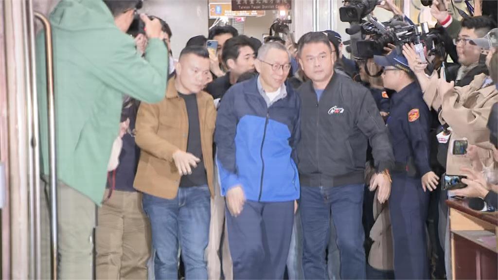 柯文哲回家了！「跨火爐轉運」陳佩琪家門含淚迎接