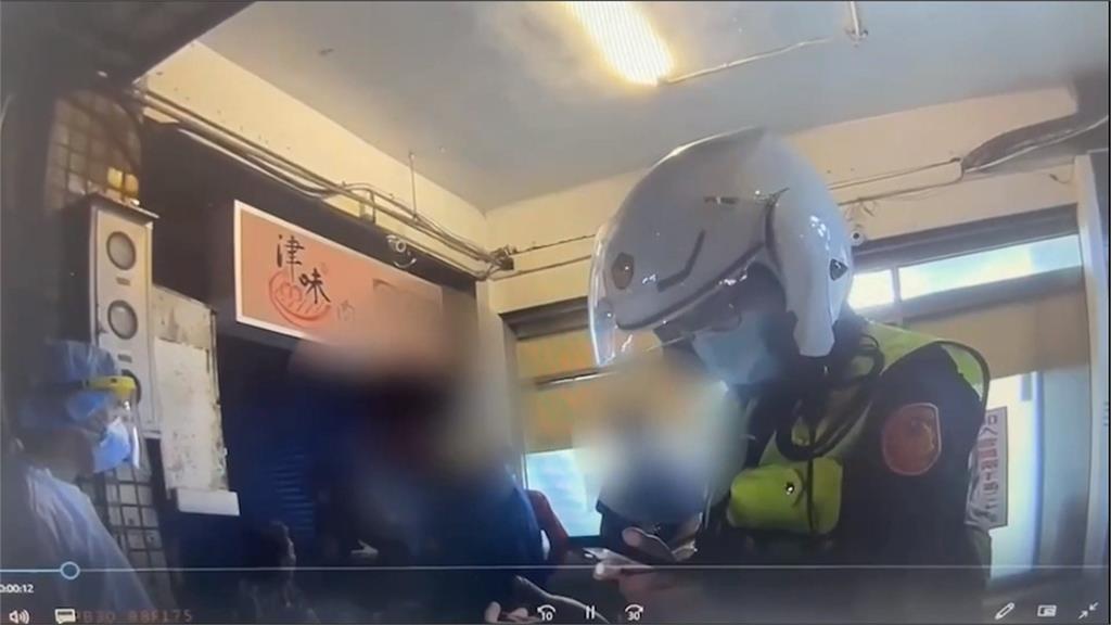 念朋友不會打麻將！2男當街扭打