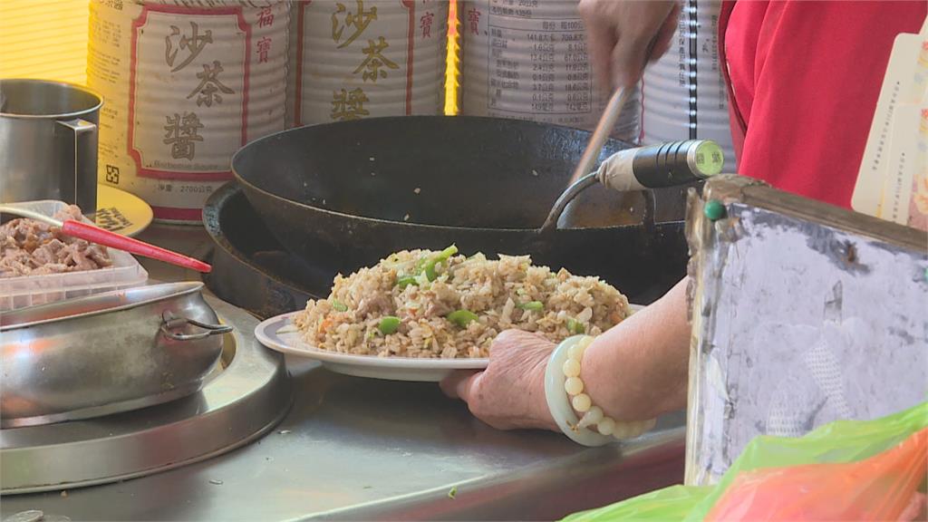 逢甲最強阿婆炒飯！　大份量「一餐抵兩餐」
