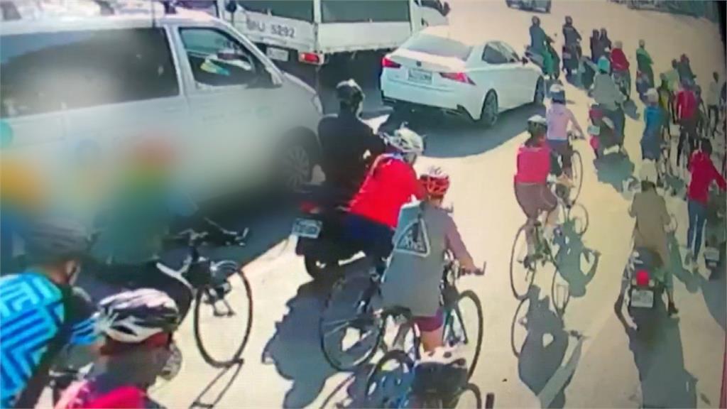 環島單車隊40人集體闖紅燈　領隊致歉：車道縮減憂影響車流