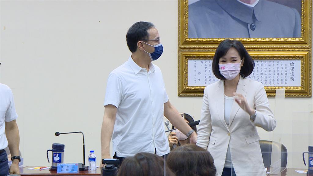 柯志恩控遭網軍圍剿　陳其邁：選民在意好政見