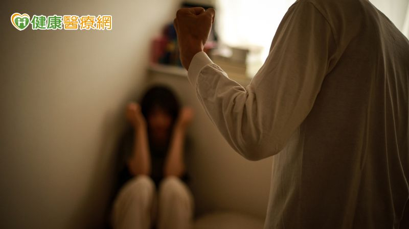老人受暴通報年破2萬!衛福部:子女施暴占5成 113專線守護被害者