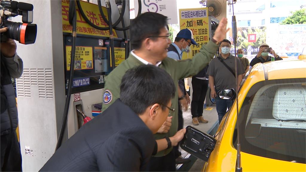 交通部祭計程車補貼 申請加油卡每月補助2千