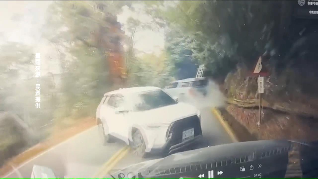 自撞側翻、逆向衝撞　合歡山追雪「撞」況多！