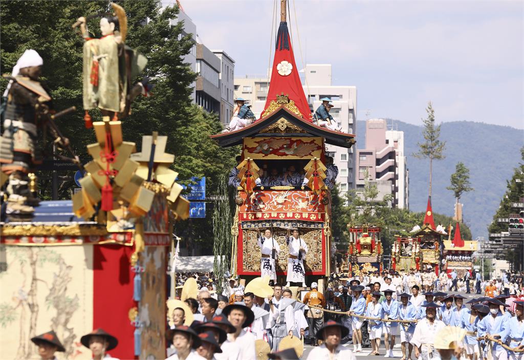 京都祇園祭登場　山鉾車遊行湧5萬人參觀