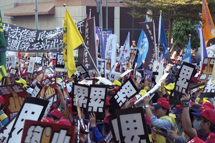 《勞基法》修法民調出爐 過半民眾表示贊同？