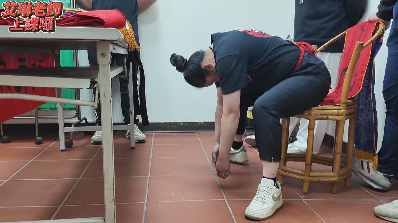 遭火災燒毀廟宇準備重建 直擊虎爺附身女孩巡視新場地