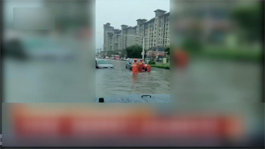 湖南暴雨下游水位漲　猛爆洪水沖走車輛