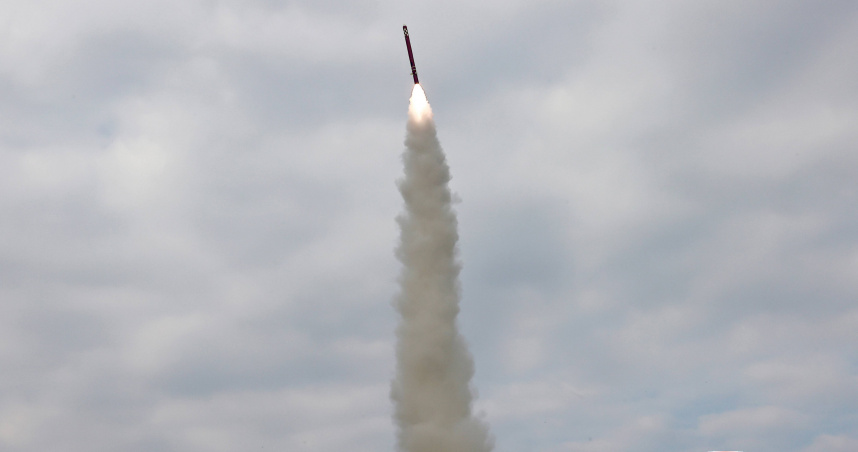 川普抵韓前夕示威　北韓海上新艦試射「戰略巡弋飛彈」