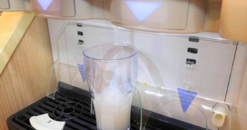 餐廳員工告誡「自助飲料機千萬別喝」　釣出同行經驗：1天沒洗就很髒
