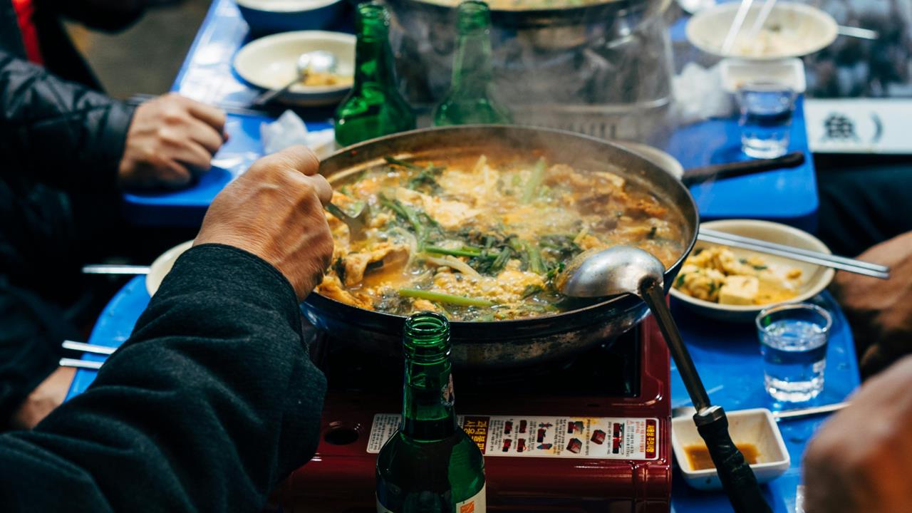 吃鍋3天「膽固醇狂飆260」!醫示警「3地雷=血管灌油」:這湯是腎臟殺手!