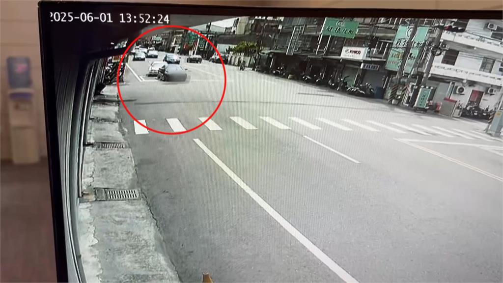 彰化69歲婦開車恍神！　前車遭推撞10公尺「被迫闖紅燈」