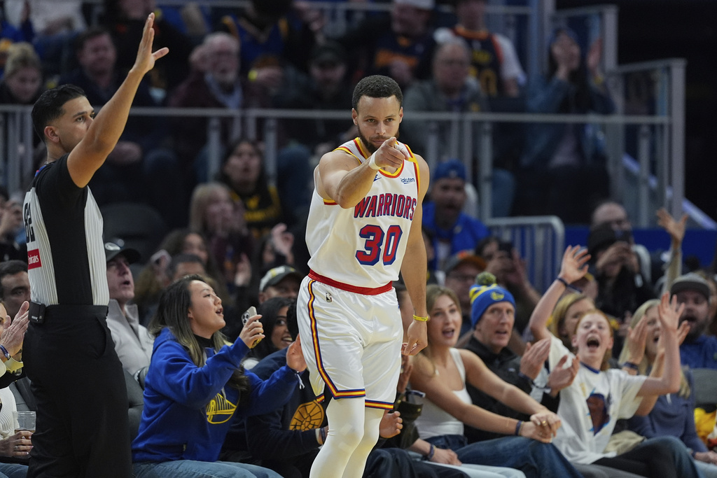 NBA(影)／柯瑞三分8投8中紀錄夜！率勇士痛宰七六人