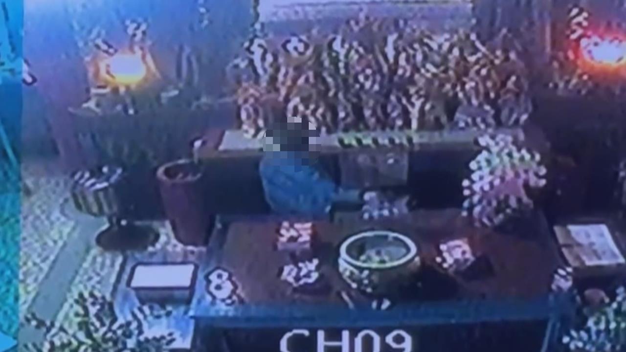 挑釁神明? 嘉義男連闖廟宇搞破壞.毀路邊車輛