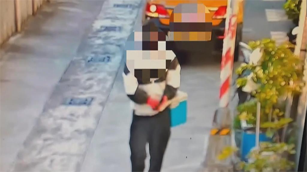 行車糾紛!男子搭小黃戴帽子、口罩砸車